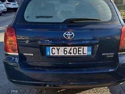 Usata 2006 Toyota Avensis Tre volumi | 900 €