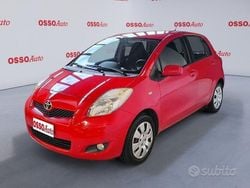 Rosso Usata 2009 Toyota Yaris Tre volumi | 2800 € (Cara)