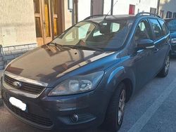 Grigio Usata 2010 Ford Focus Tre volumi | 3500 € (Molto cara)