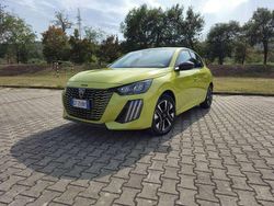 Giallo Usata 2024 Peugeot e-208 Allure Due volumi | 23.900 € (Molto cara)