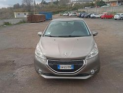 Grigio Usata 2014 Peugeot 208 Access Due volumi | 5300 € (Buon prezzo)