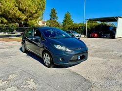 Grigio Usata 2012 Ford Fiesta Due volumi | 3699 € (Buon prezzo)