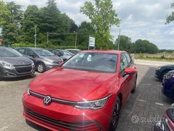 Rosso bordeaux Usata 2021 VW Golf VIII Tre volumi | 18.990 € (Buon prezzo)
