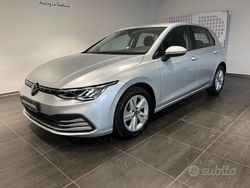 Grigio Usata 2023 VW Golf VIII Life Tre volumi | 24.900 € (Cara)