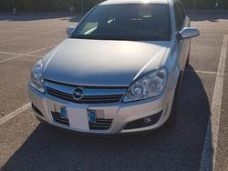 Usata 2008 Opel Astra Tre volumi | 2000 € (Buon prezzo)