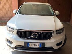 Bianco Usata 2019 Volvo XC40 Momentum SUV | 28.000 € (Cara)