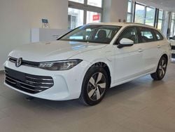 Pure white Nuova 2025 VW Passat Business Station wagon | 46.500 € (Buon prezzo)