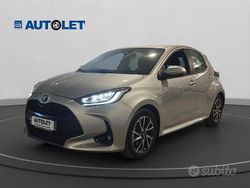 Grigio Usata 2022 Toyota Yaris Hybrid Trend Tre volumi | 18.000 € (Buon prezzo)