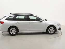 Usata 2022 Skoda Octavia Executive Station wagon | 18.590 € (Buon prezzo)