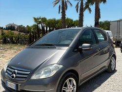 Grigio Usata 2009 Mercedes A180 Elegance Tre volumi | 3500 € (Cara)