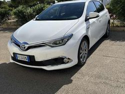 Usata 2016 Toyota Auris Hybrid Lounge Tre volumi | 8700 € (Buon prezzo)