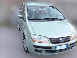 Verde Usata 2004 Fiat Idea Monovolume | 2300 €