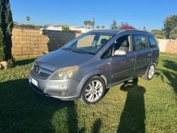 Grigio Usata 2007 Opel Zafira Monovolume | 1300 € (Buon prezzo)