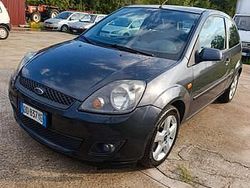 Nero Usata 2006 Ford Fiesta Due volumi | 1200 € (Ottimo prezzo)