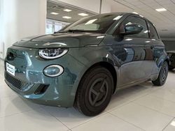 Verde Nuova 2025 Fiat 500e Tre volumi | 29.900 €