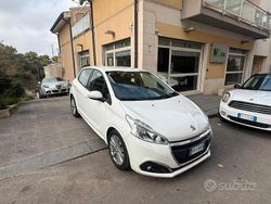 Bianco Usata 2017 Peugeot 208 Active Due volumi | 7990 € (Buon prezzo)