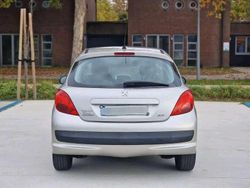 Usata 2008 Peugeot 207 Tre volumi | 2500 € (Buon prezzo)