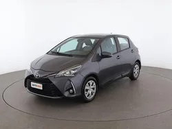 Grigio Usata 2018 Toyota Yaris Active Tre volumi | 10.799 € (Buon prezzo)