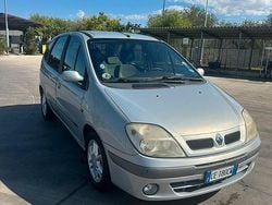 Usata 2003 Renault Scénic Monovolume | 999 €