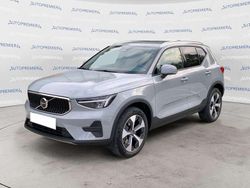 Grigio Nuova 2025 Volvo XC40 Core SUV | 38.900 € (Cara)