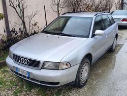 Usata 2001 Audi A4 Ambiente Station wagon | 950 € (Super prezzo)