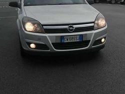 Usata 2005 Opel Astra GTC Edition Tre volumi | 1600 € (Buon prezzo)