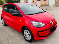 Rosso Usata 2013 VW up! Due volumi | 5300 € (Buon prezzo)