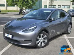 Grigio Usata 2023 Tesla Model Y Long Range SUV | 37.990 € (Buon prezzo)