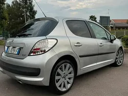 Usata 2006 Peugeot 207 Due volumi | 2350 € (Buon prezzo)