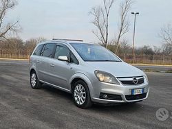 Grigio Usata 2006 Opel Zafira Monovolume | 2800 € (Molto cara)