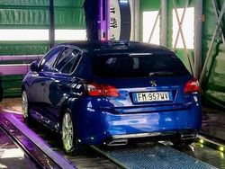 Usata 2017 Peugeot 308 Tre volumi | 16.400 € (Molto cara)