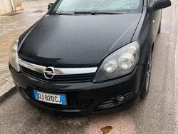 Nero Usata 2007 Opel Astra GTC Tre volumi | 500 €