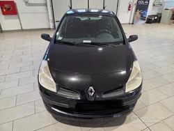 Nero Usata 2009 Renault Clio II Dynamique Tre volumi | 3900 € (Buon prezzo)