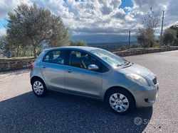 Grigio Usata 2006 Toyota Yaris Tre volumi | 3900 € (Buon prezzo)