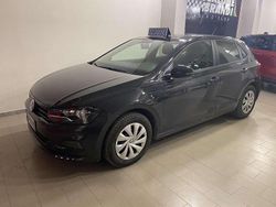 Grigio Usata 2018 VW Polo Comfortline Tre volumi | 11.500 € (Buon prezzo)