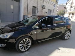 Nero Usata 2010 Opel Astra Tre volumi | 3300 € (Buon prezzo)