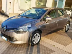 Grigio Usata 2015 Renault Clio IV Authentique Tre volumi | 9000 € (Buon prezzo)