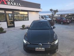 Grigio Usata 2021 VW Golf VIII Life Tre volumi | 20.900 € (Buon prezzo)