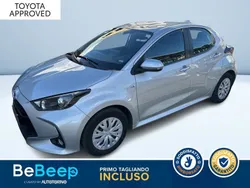 Argento metallizzato Usata 2021 Toyota Yaris Hybrid Active Tre volumi | 15.600 € (Ottimo prezzo)