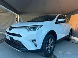Bianco Usata 2017 Toyota RAV4 Business Edition Tre volumi | 12.499 € (Buon prezzo)