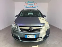 Grigio(met.) Usata 2006 Opel Zafira Cosmo Monovolume | 3790 € (Cara)