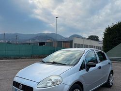 Grigio Usata 2010 Fiat Punto Tre volumi | 2900 € (Buon prezzo)