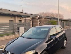 Nero Usata 2010 VW Golf VI Tre volumi | 4650 € (Buon prezzo)