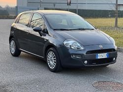 Grigio Usata 2016 Fiat Punto Tre volumi | 5950 € (Buon prezzo)