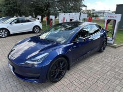 Käytetty 2021 Tesla Model 3 Sedan | 25.000 € (Hieman kallis)