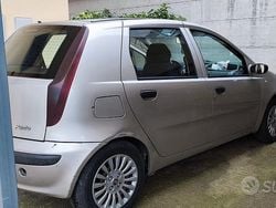 Usata 2002 Fiat Punto Tre volumi | 900 € (Buon prezzo)