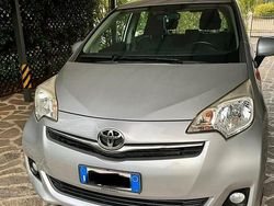 Grigio Usata 2012 Toyota Verso-S Active Tre volumi | 5900 € (Buon prezzo)