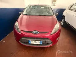 Rosso Usata 2010 Ford Fiesta Titanium Due volumi | 3000 € (Buon prezzo)