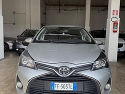 Grigio Usata 2016 Toyota Yaris Tre volumi | 7499 € (Buon prezzo)