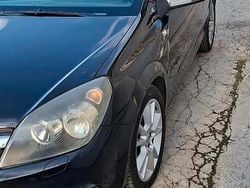 Nero Usata 2006 Opel Astra Tre volumi | 2400 € (Cara)